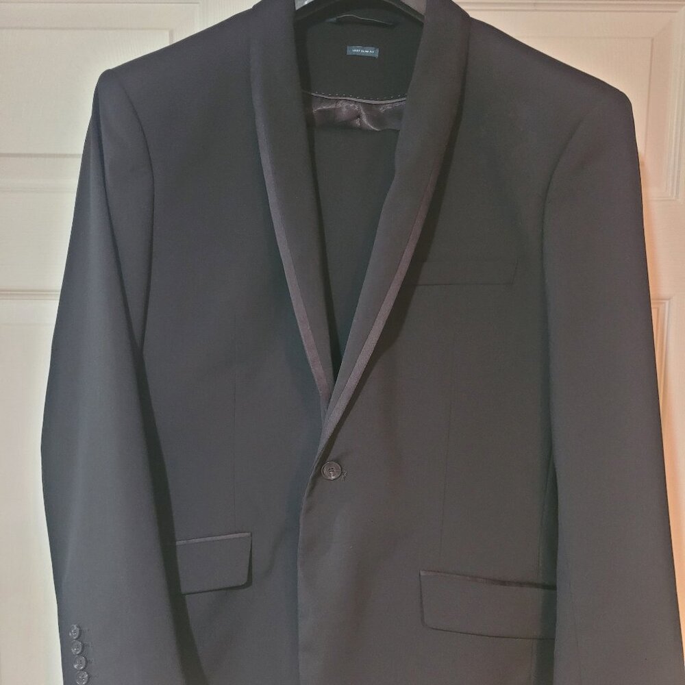 Mens Perry Ellis Tuxedo
